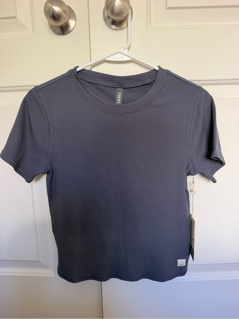 Vuori Pose Fitted Tee NWT